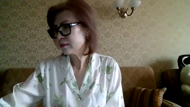 Snapshot of Elegant00Lady chatting on 04.18.26 Elegant00Lady online show from 04.18.26