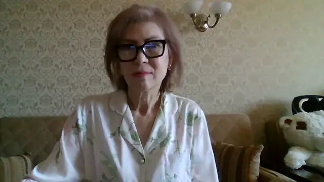 Snapshot of Elegant00Lady chatting on 05.25.26 Elegant00Lady online show from 05.25.26