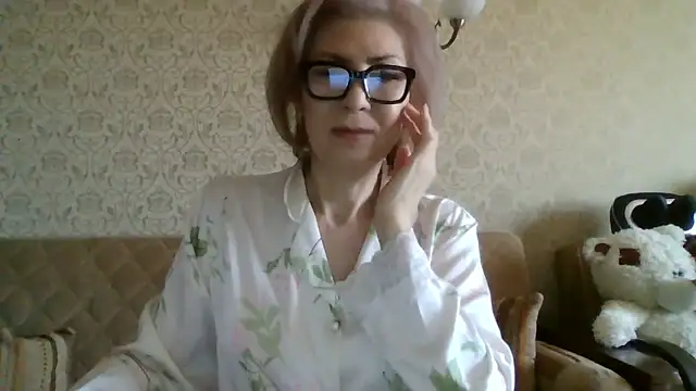 Snapshot of Elegant00Lady chatting on 05.29.26 Elegant00Lady online show from 05.29.26