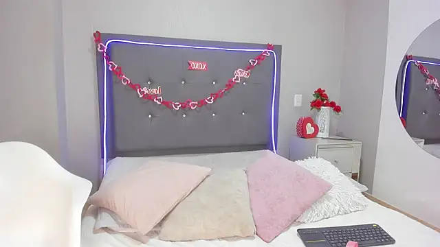 emma lye online show from 04.08.26