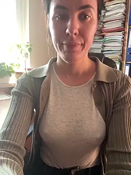 Snapshot of Sara_darling chatting on 03.19.25 Sara darling online show from 03.19.25