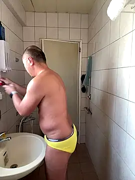 Snapshot of chih515 chatting on 10.25.25 chih515 online show from 10.25.25