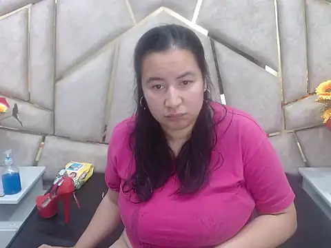 NaomyPrinces online show from 02.21.25