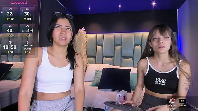 Snapshot of Larabrooks chatting on 03.16.25 Larabrooks online show from 03.16.25