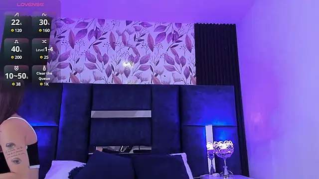 Snapshot of Larabrooks chatting on 03.17.25 Larabrooks online show from 03.17.25