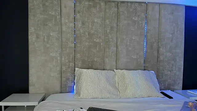 Snapshot of Larabrooks chatting on 09.08.25 Larabrooks online show from 09.08.25