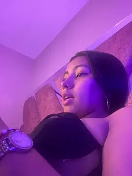 Snapshot of Larabrooks chatting on 09.15.25 Larabrooks online show from 09.15.25