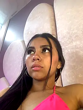 Snapshot of Larabrooks chatting on 09.16.25 Larabrooks online show from 09.16.25