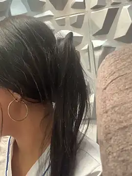 Snapshot of Larabrooks chatting on 10.01.25 Larabrooks online show from 10.01.25