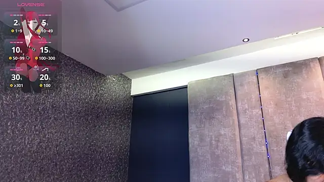 Snapshot of Larabrooks chatting on 10.02.25 Larabrooks online show from 10.02.25