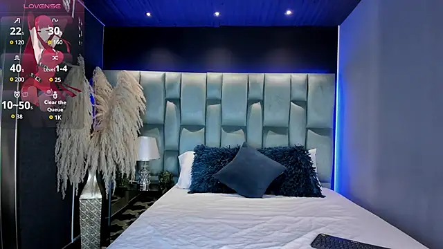 Snapshot of Larabrooks chatting on 10.06.25 Larabrooks online show from 10.06.25