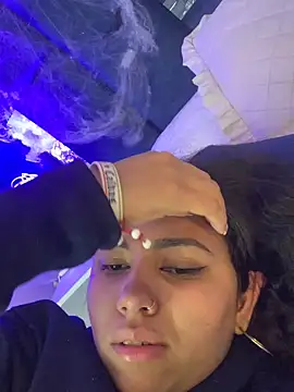 Snapshot of Larabrooks chatting on 10.27.25 Larabrooks online show from 10.27.25