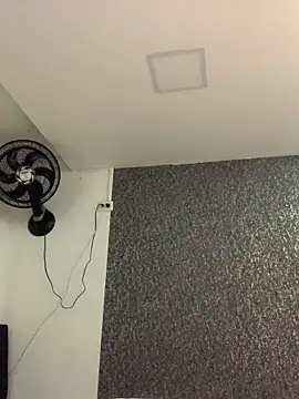 Snapshot of Larabrooks chatting on 11.06.25 Larabrooks online show from 11.06.25