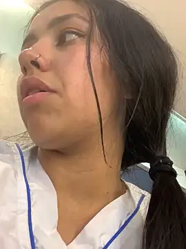 Snapshot of Larabrooks chatting on 11.18.25 Larabrooks online show from 11.18.25