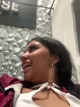 Snapshot of Larabrooks chatting on 01.06.26 Larabrooks online show from 01.06.26