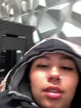 Snapshot of Larabrooks chatting on 02.17.26 Larabrooks online show from 02.17.26