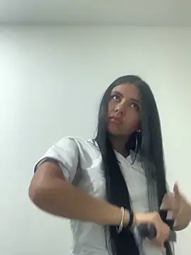 Snapshot of Larabrooks chatting on 02.19.26 Larabrooks online show from 02.19.26