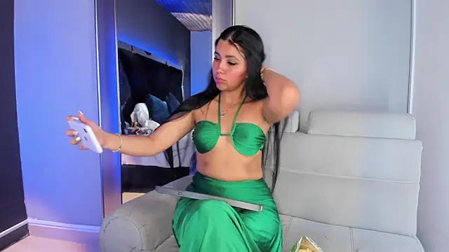 Snapshot of Larabrooks chatting on 03.10.26 Larabrooks online show from 03.10.26