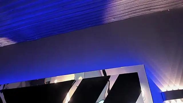 Snapshot of Larabrooks chatting on 03.12.26 Larabrooks online show from 03.12.26