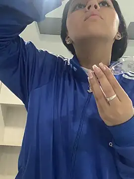 Snapshot of Larabrooks chatting on 03.18.26 Larabrooks online show from 03.18.26