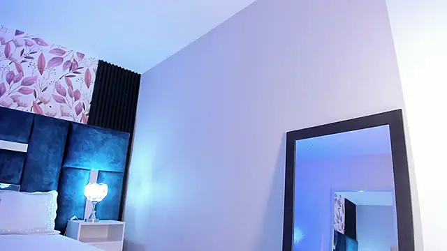 Snapshot of Larabrooks chatting on 03.21.26 Larabrooks online show from 03.21.26