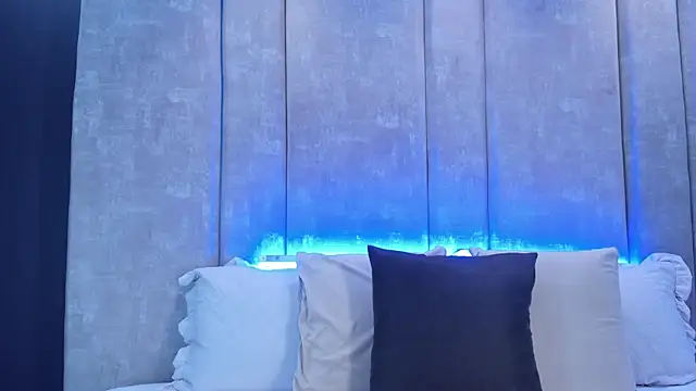 Snapshot of Larabrooks chatting on 04.11.26 Larabrooks online show from 04.11.26