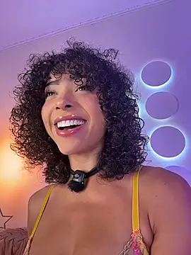 Snapshot of OSHUN_ chatting on 02.08.26 OSHUN online show from 02.08.26