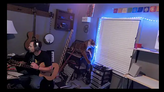 Snapshot of itsjameswebbscope chatting on 05.04.26 itsjameswebbscope online show from 05.04.26