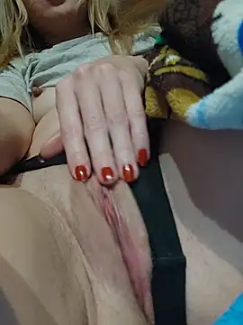 Snapshot of Linda_999 chatting on 02.10.25 Linda 999 online show from 02.10.25