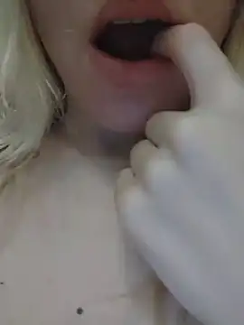 Snapshot of Linda_999 chatting on 02.28.25 Linda 999 online show from 02.28.25