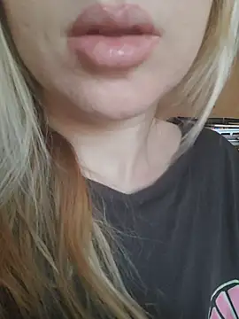 Snapshot of Linda_999 chatting on 03.07.25 Linda 999 online show from 03.07.25