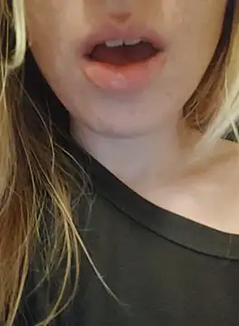 Snapshot of Linda_999 chatting on 09.22.25 Linda 999 online show from 09.22.25