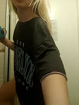 Snapshot of Linda_999 chatting on 10.05.25 Linda 999 online show from 10.05.25