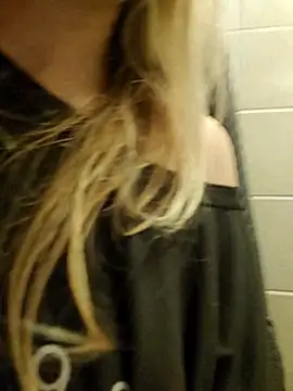 Snapshot of Linda_999 chatting on 10.13.25 Linda 999 online show from 10.13.25