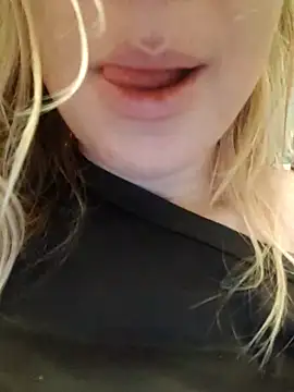 Snapshot of Linda_999 chatting on 10.21.25 Linda 999 online show from 10.21.25