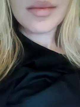 Snapshot of Linda_999 chatting on 11.10.25 Linda 999 online show from 11.10.25