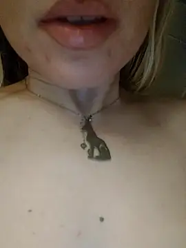 Snapshot of Linda_999 chatting on 12.22.25 Linda 999 online show from 12.22.25