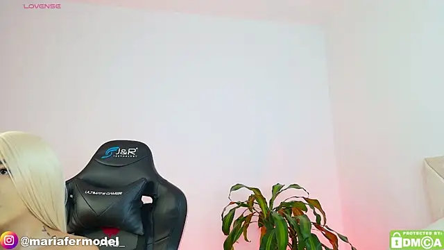 Mariafer05 online show from 12.22.25