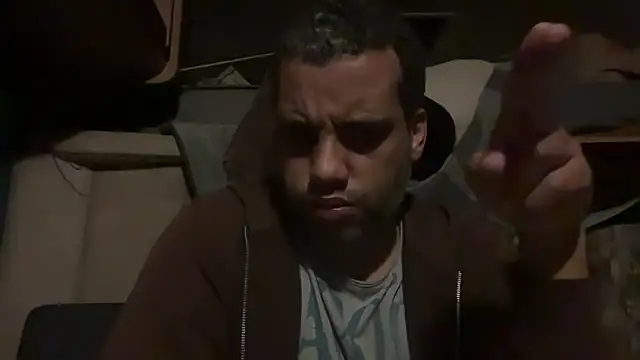 Snapshot of AbsolutMouuah chatting on 10.12.25 AbsolutMouuah online show from 10.12.25