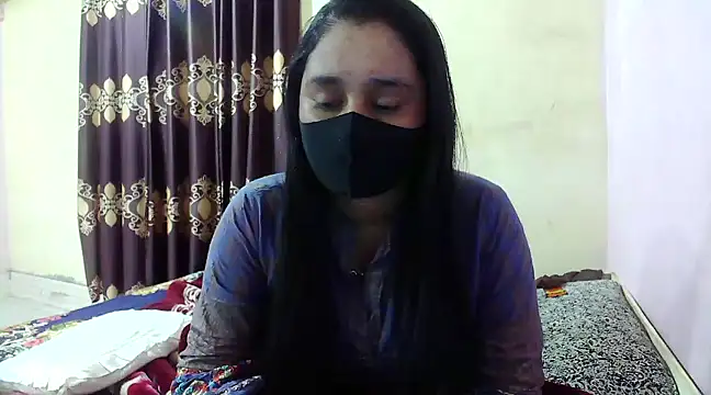 Snapshot of LovelyRose69 chatting on 12.18.24 LovelyRose69 online show from 12.18.24