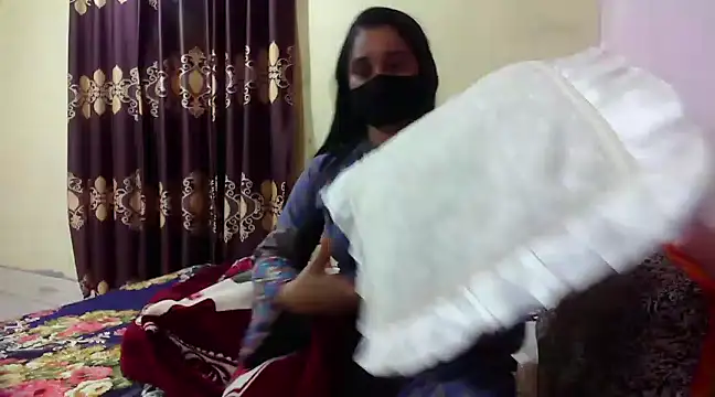 Snapshot of LovelyRose69 chatting on 12.18.24 LovelyRose69 online show from 12.18.24