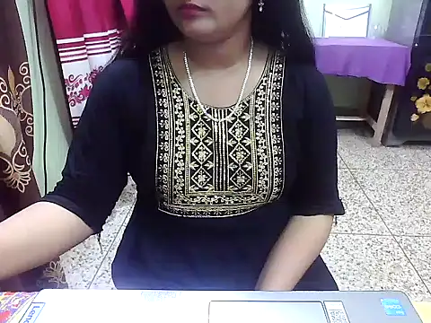 Snapshot of LovelyRose69 chatting on 10.05.25 LovelyRose69 online show from 10.05.25