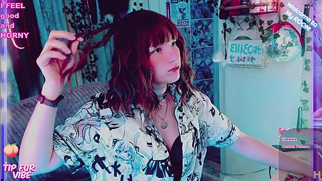 Snapshot of Toxic_Ellies chatting on 02.02.25 Toxic Ellies online show from 02.02.25