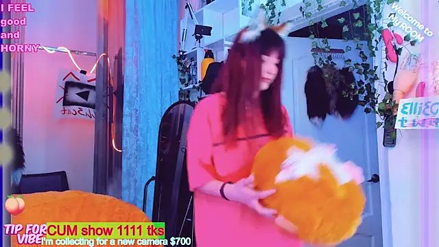 Snapshot of Toxic_Ellies chatting on 02.16.25 Toxic Ellies online show from 02.16.25