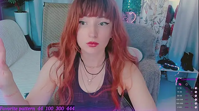 Snapshot of Toxic_Ellies chatting on 04.10.26 Toxic Ellies online show from 04.10.26