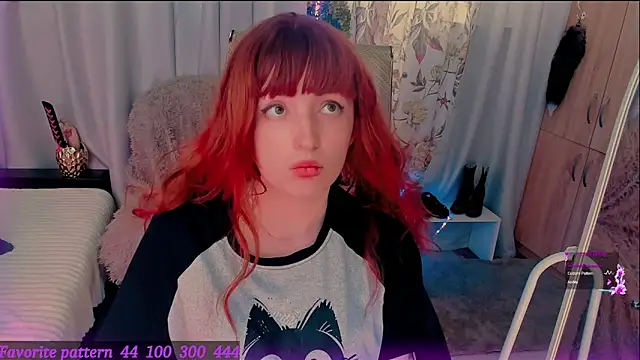 Snapshot of Toxic_Ellies chatting on 04.11.26 Toxic Ellies online show from 04.11.26