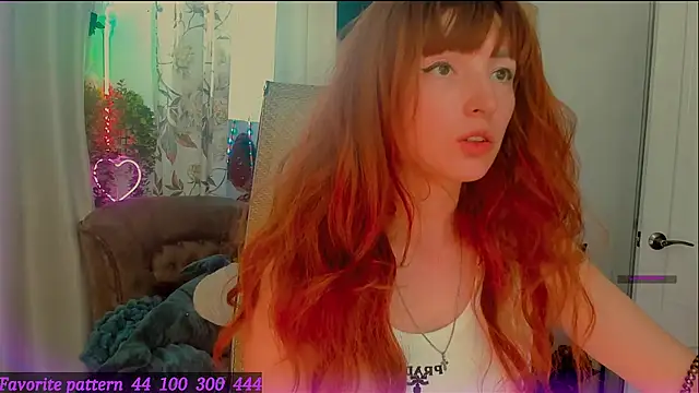 Snapshot of Toxic_Ellies chatting on 04.16.26 Toxic Ellies online show from 04.16.26