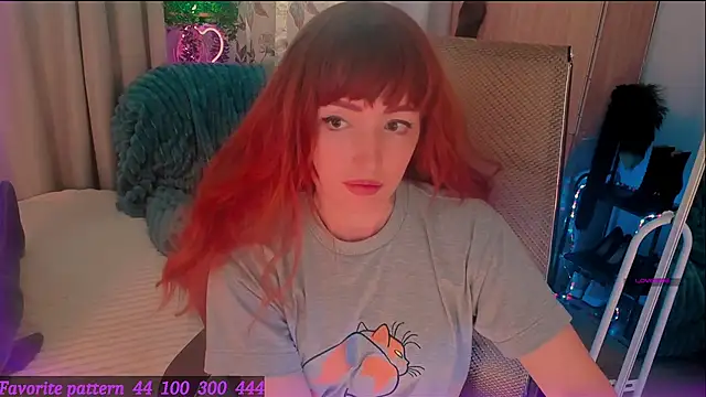 Snapshot of Toxic_Ellies chatting on 04.17.26 Toxic Ellies online show from 04.17.26