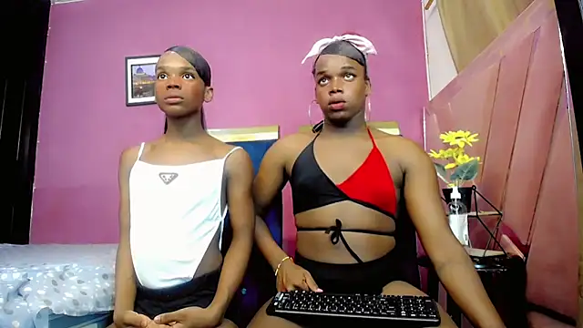 Snapshot of exoti_more chatting on 01.10.25 exoti more online show from 01.10.25