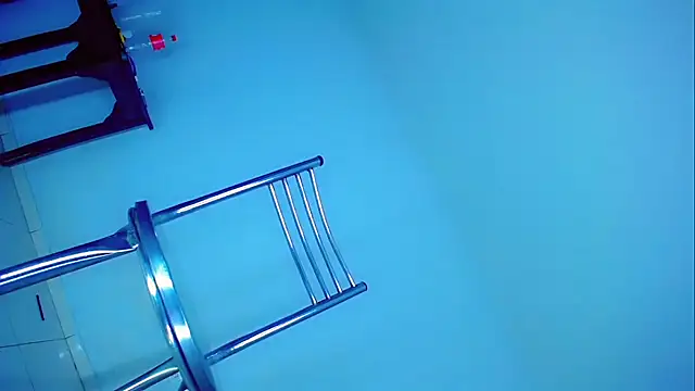 Snapshot of exoti_more chatting on 09.18.25 exoti more online show from 09.18.25